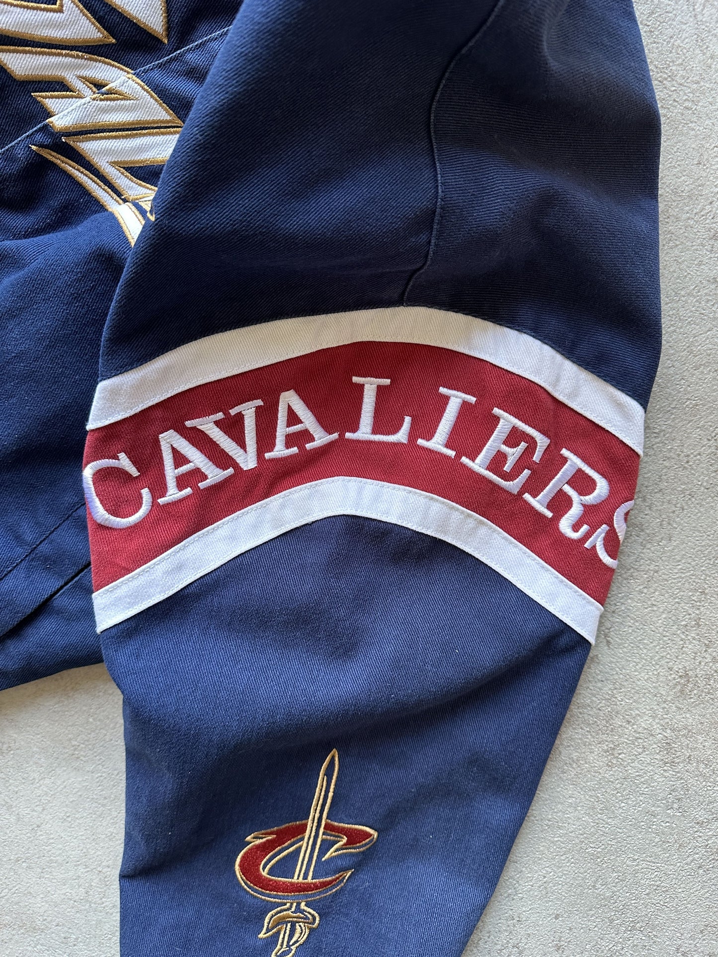 JH DESIGN CLEVELAND CAVALIERS JACKET - MEDIUM