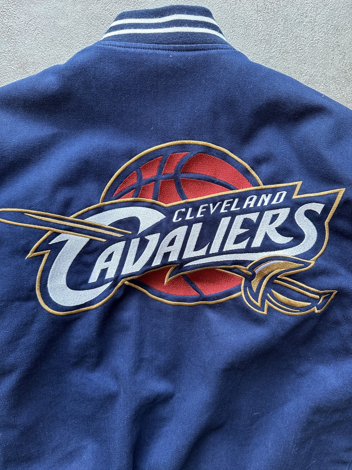 JH DESIGN CLEVELAND CAVALIERS JACKET - MEDIUM