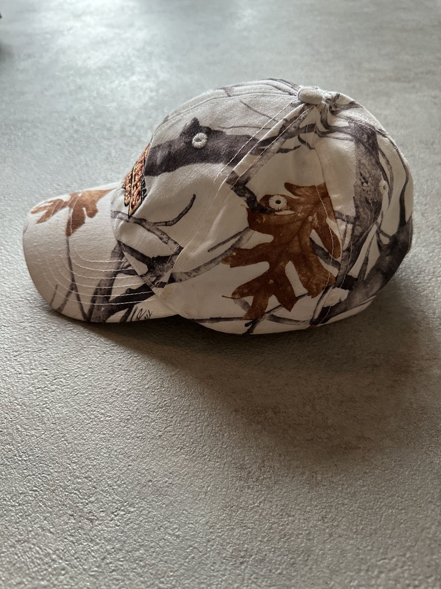 VINTAGE REALTREE WHITE CAMO CAP - OS