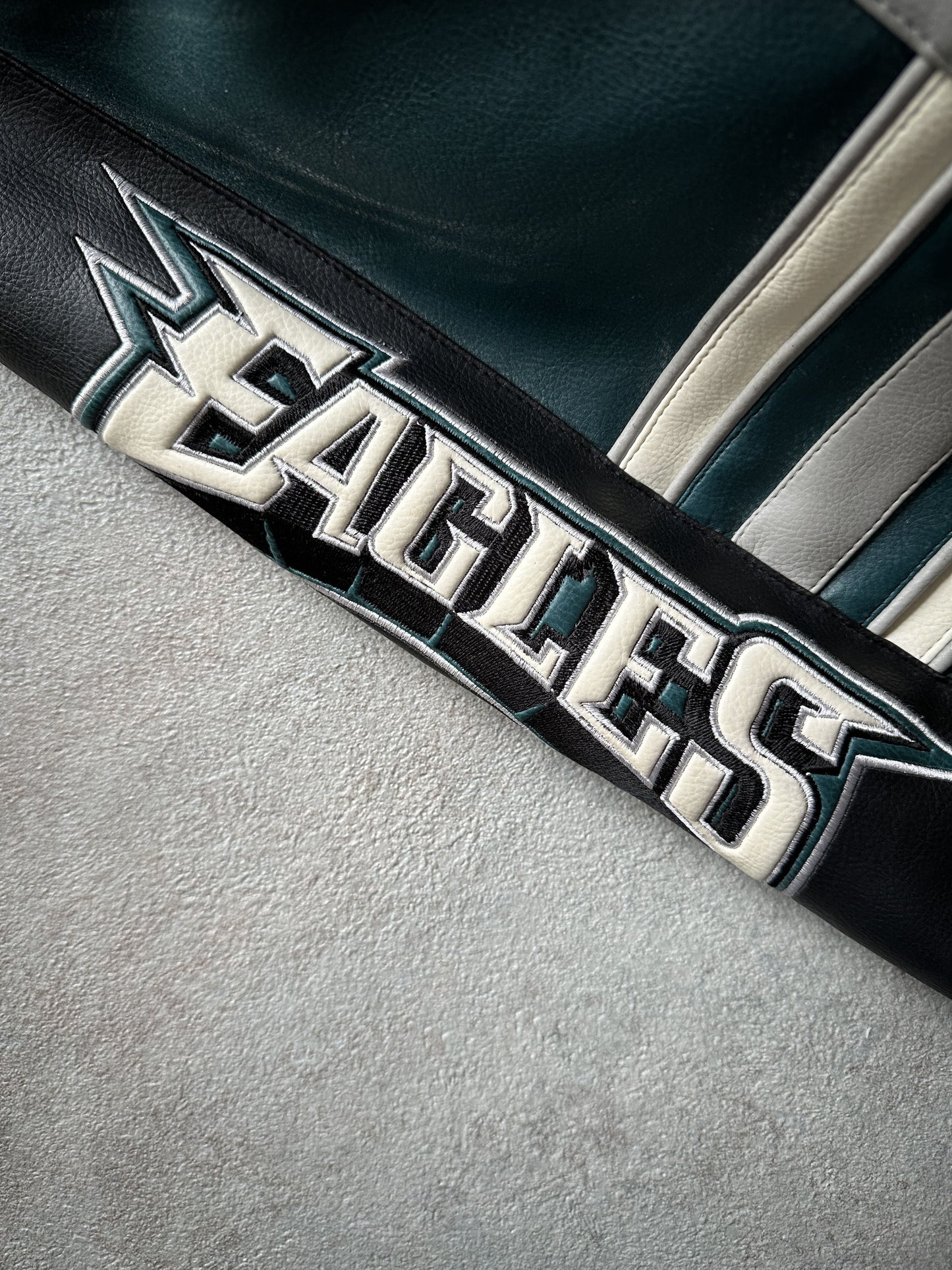 VINTAGE PHILADELPHIA EAGLES JACKET - XLARGE