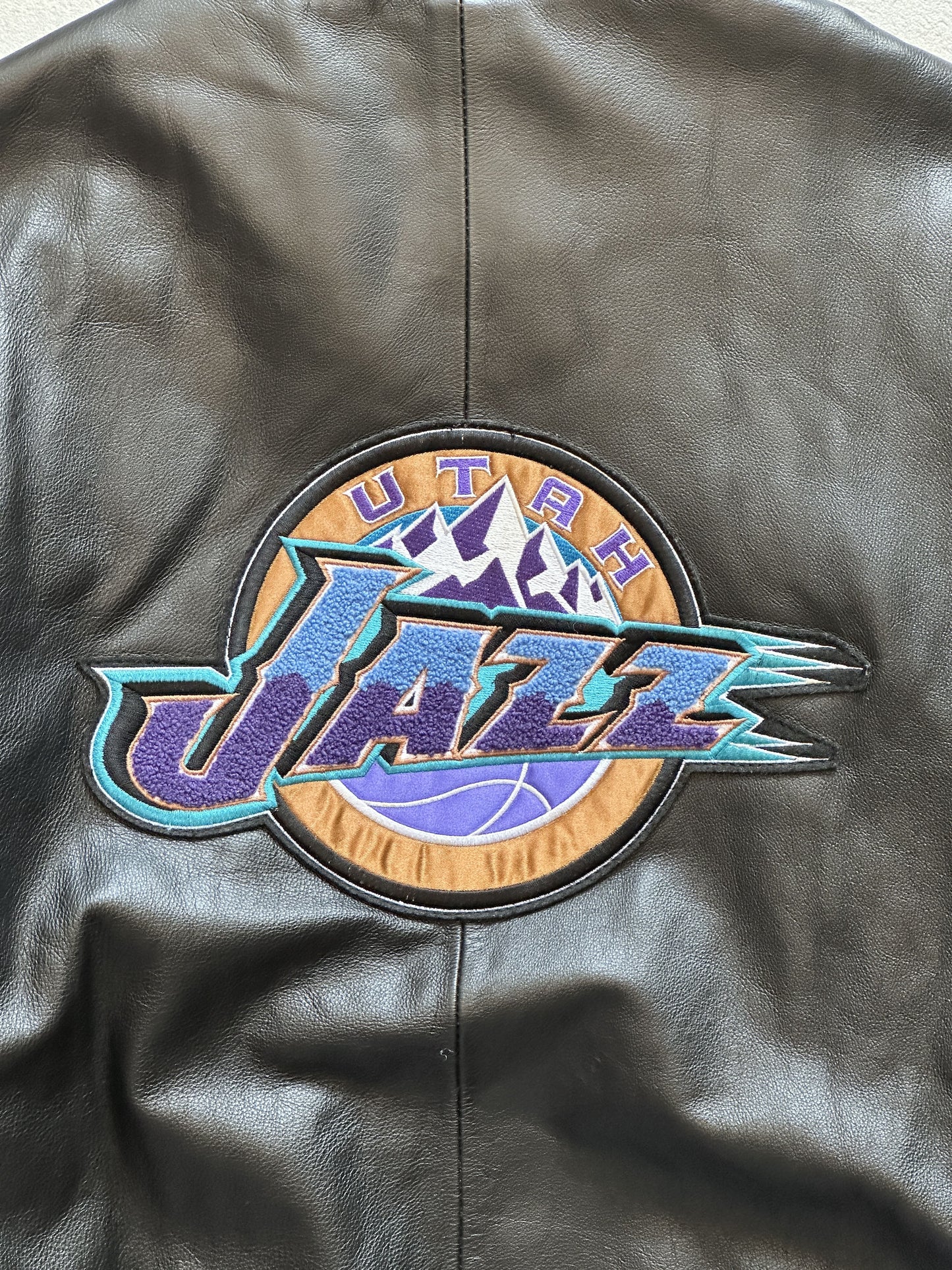 VINTAGE UTAH JAZZ LEATHER JACKET - LARGE
