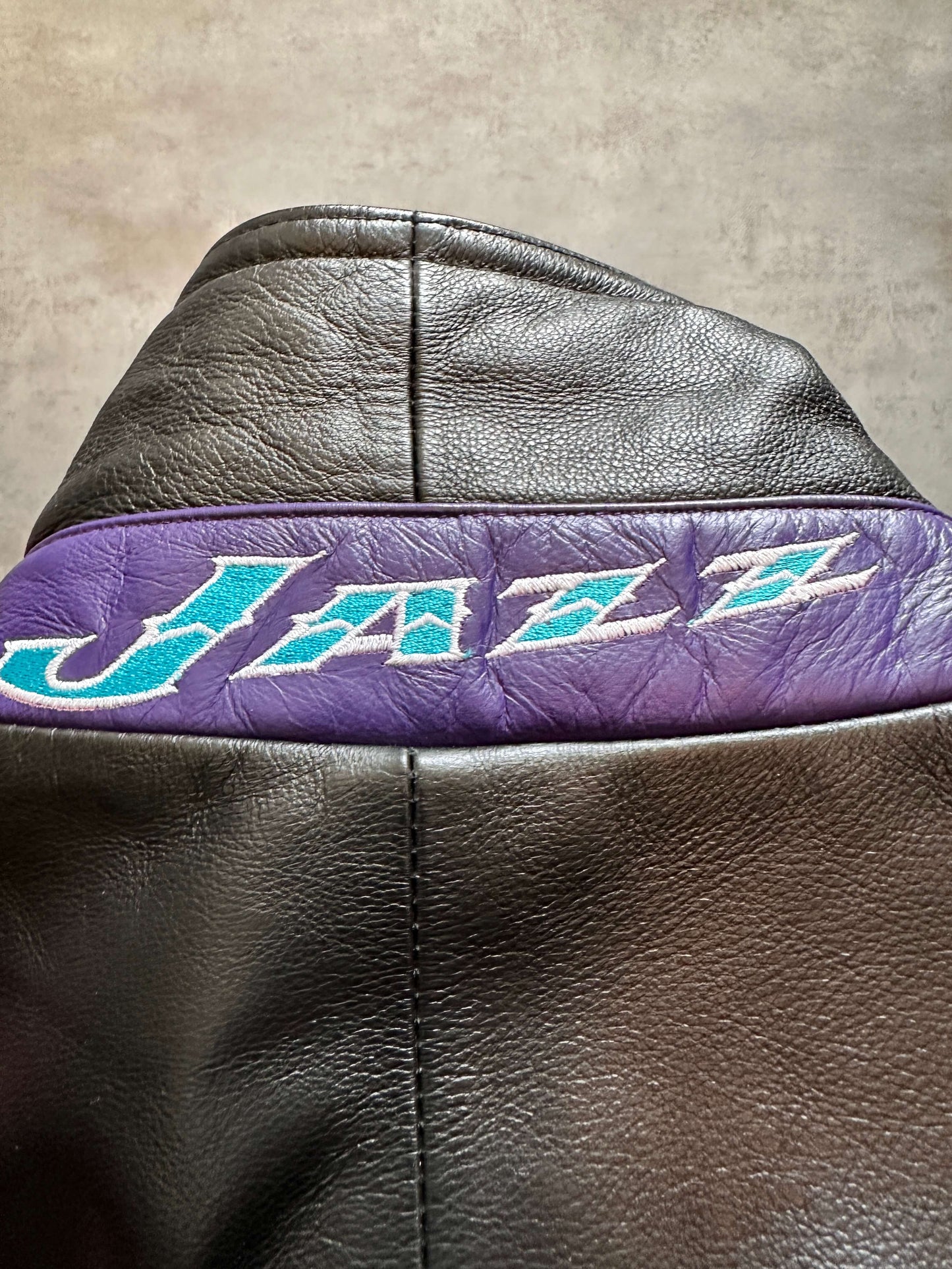 VINTAGE UTAH JAZZ LEATHER JACKET - LARGE