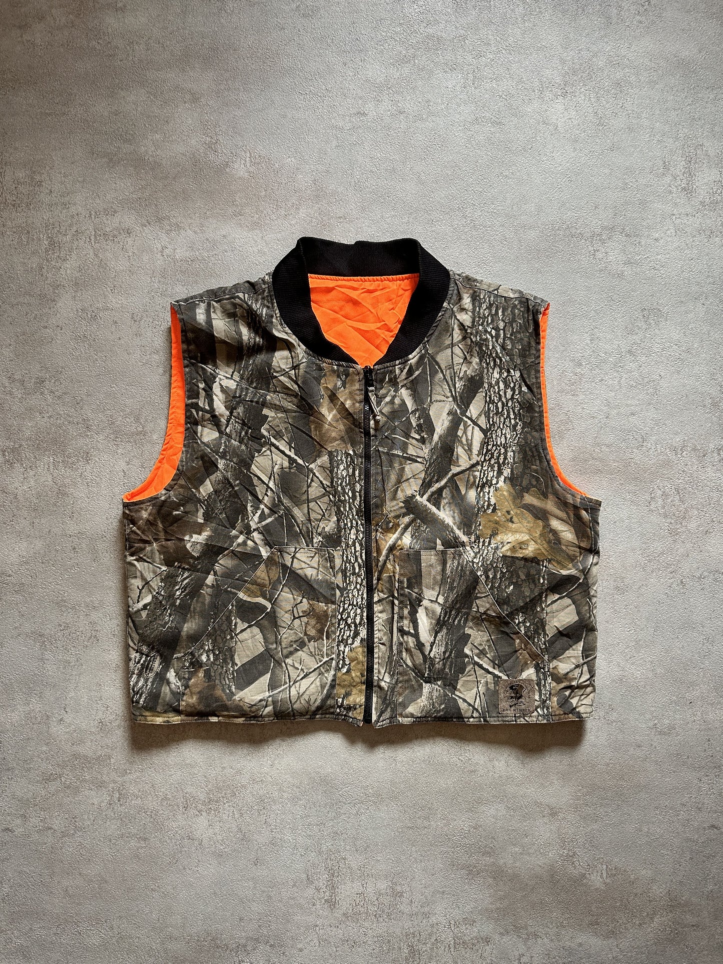 VINTAGE REALTREE CAMO SLEEVELESS JACKET - LARGE