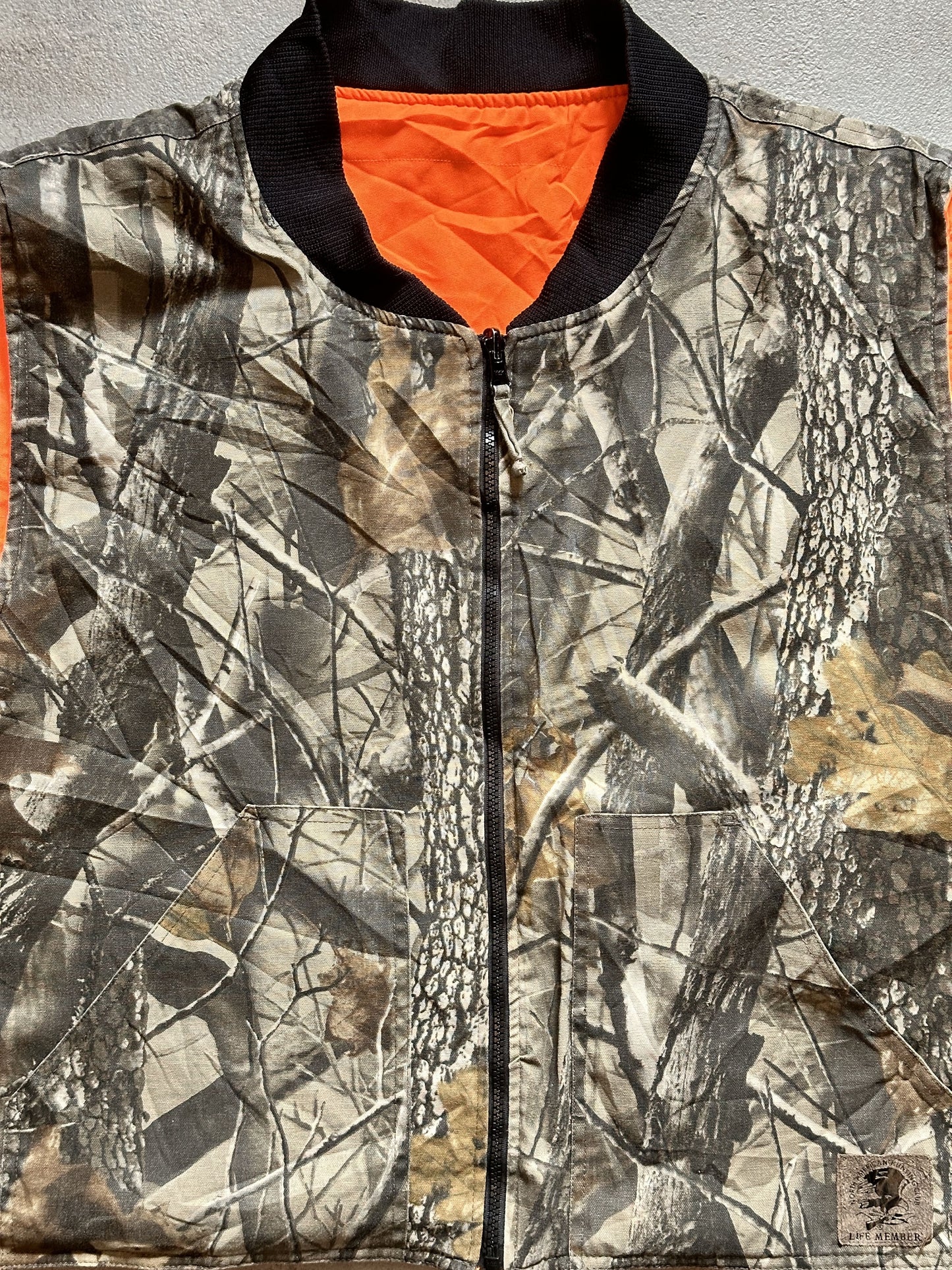VINTAGE REALTREE CAMO SLEEVELESS JACKET - LARGE