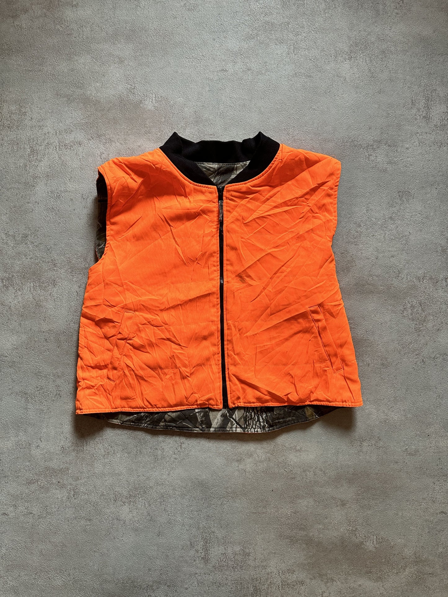 VINTAGE REALTREE CAMO SLEEVELESS JACKET - LARGE