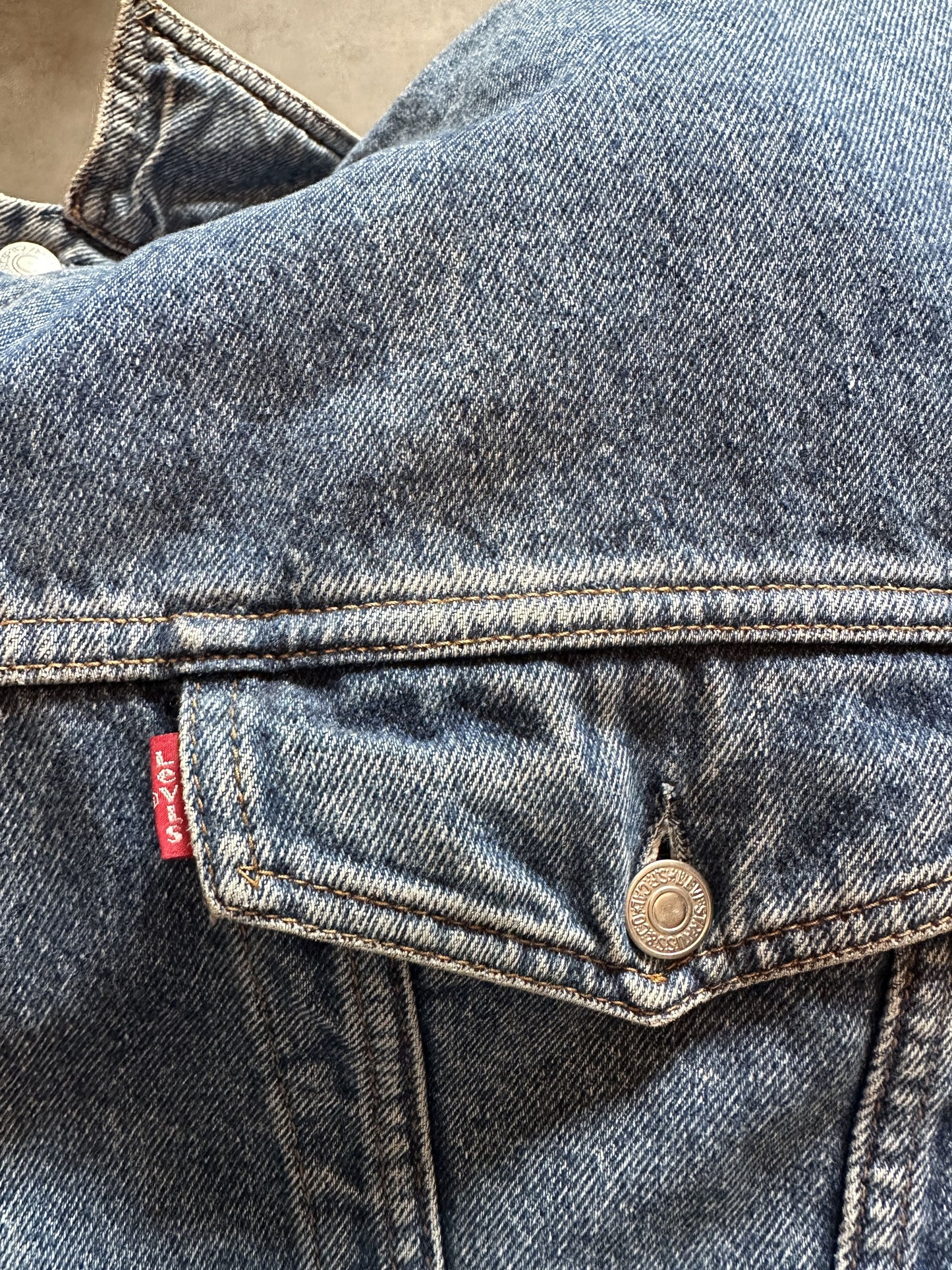 VINTAGE LEVI'S DENIM JACKET - XLARGE