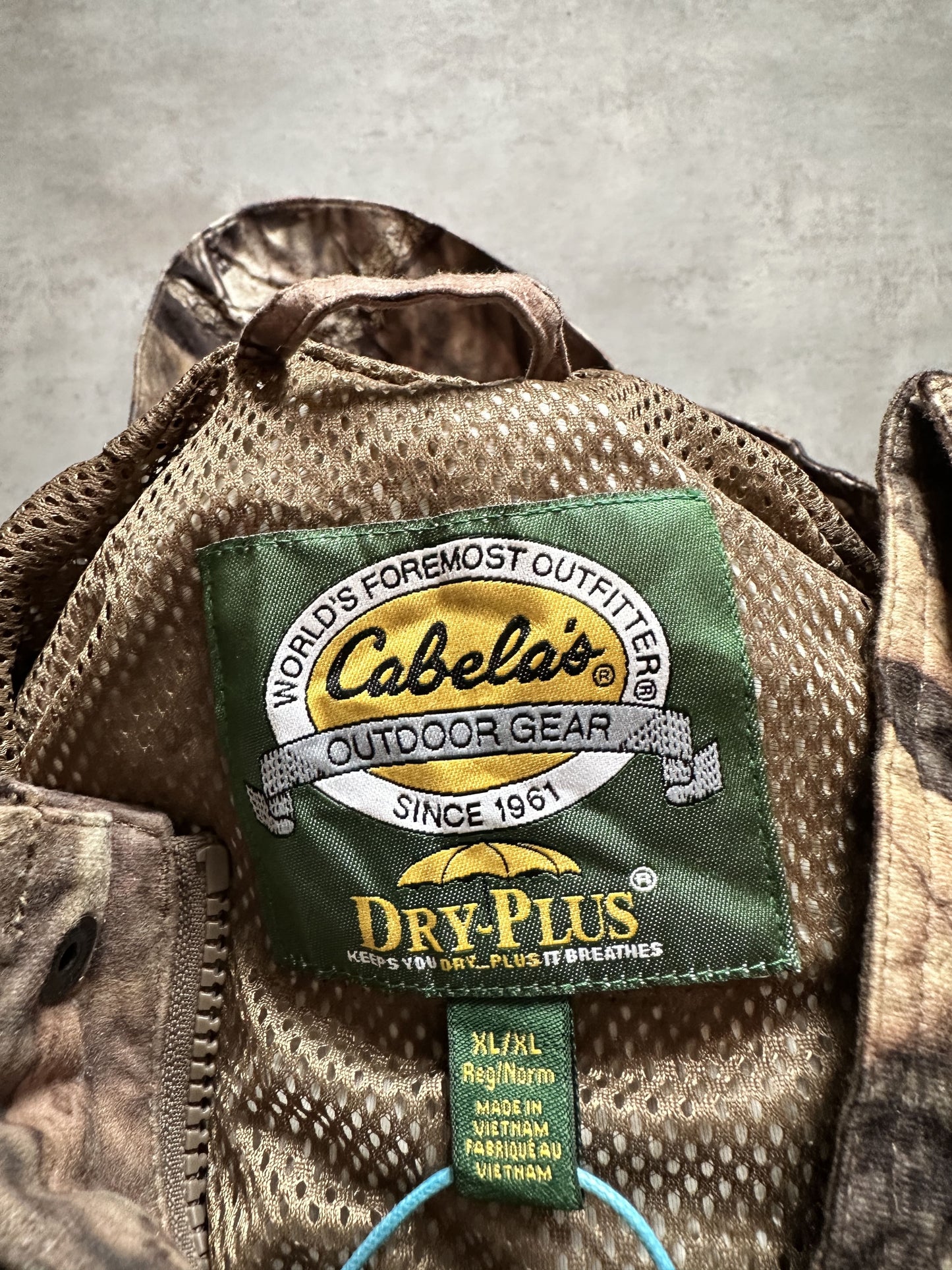 VINTAGE CABELA'S REALTREE CAMO JACKET - XLARGE