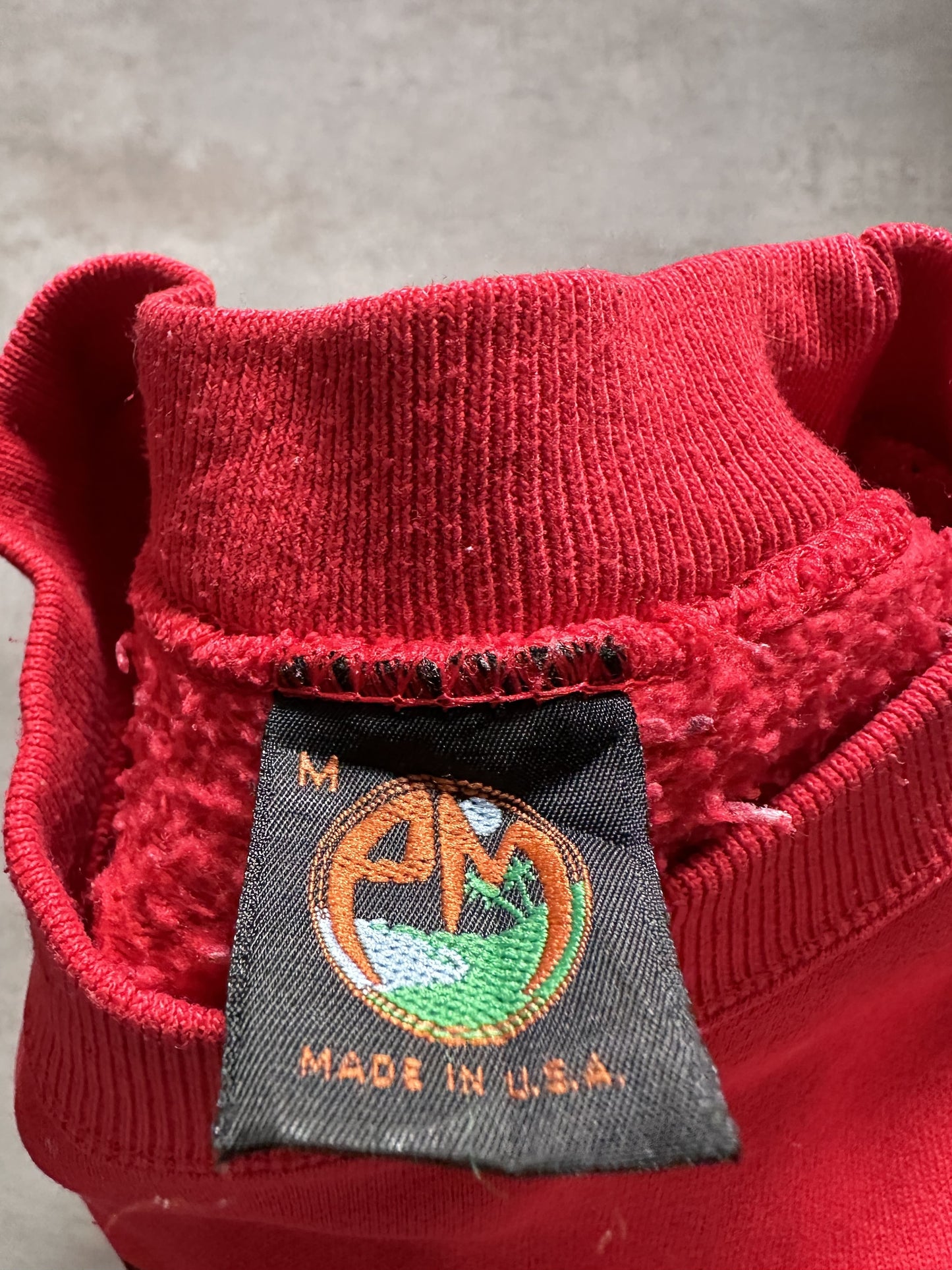 VINTAGE LOUISVILLE UNIVERSITY SWEATSHIRT - SMALL