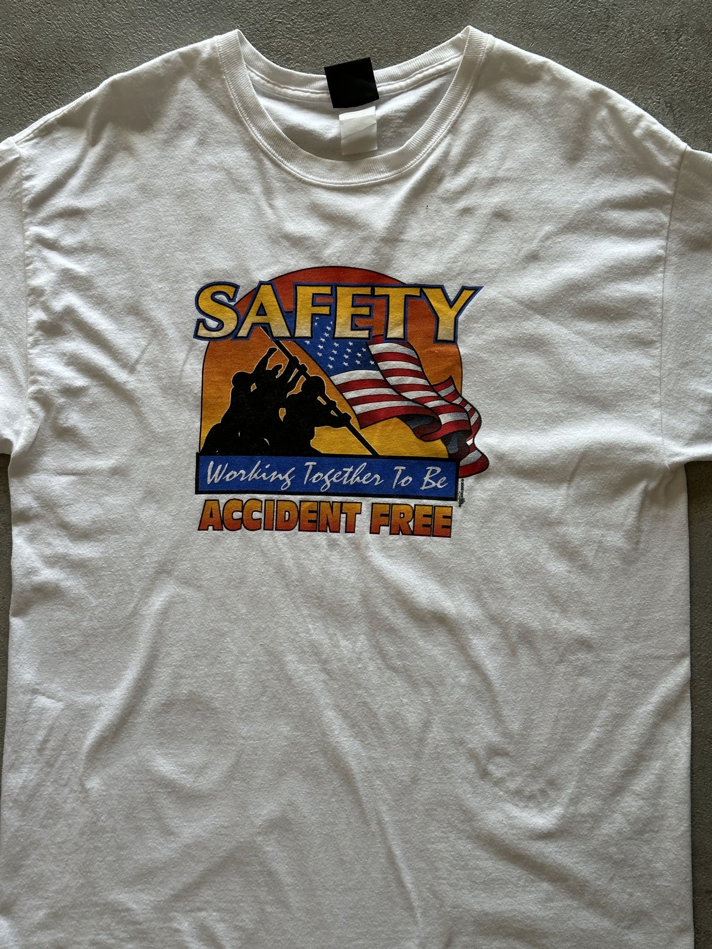 VINTAGE SAFETY ACCIDENT FREE T-SHIRT - MEDIUM