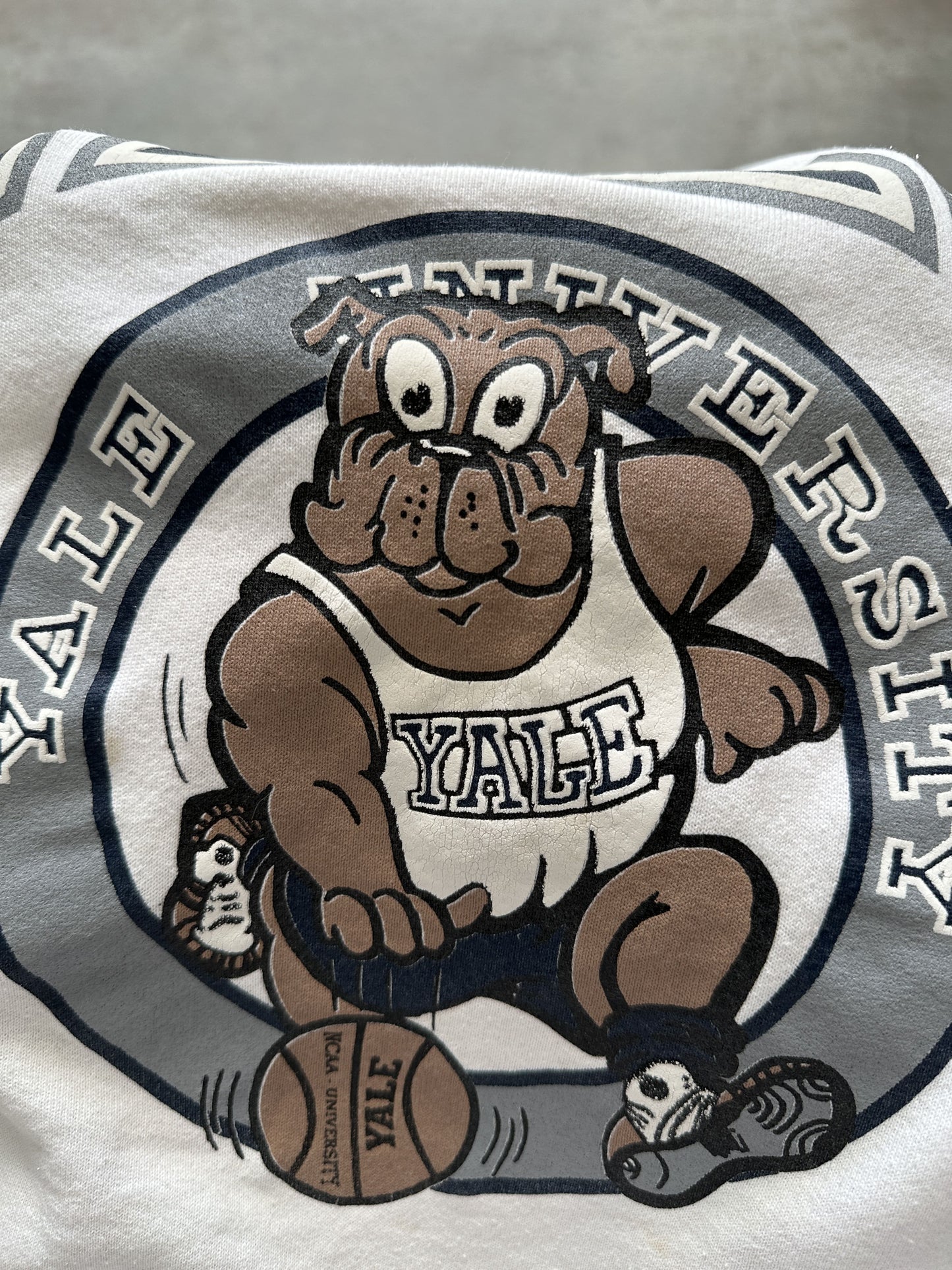 YALE UNIVERSITY SWEATSHIRT - MEDIUM