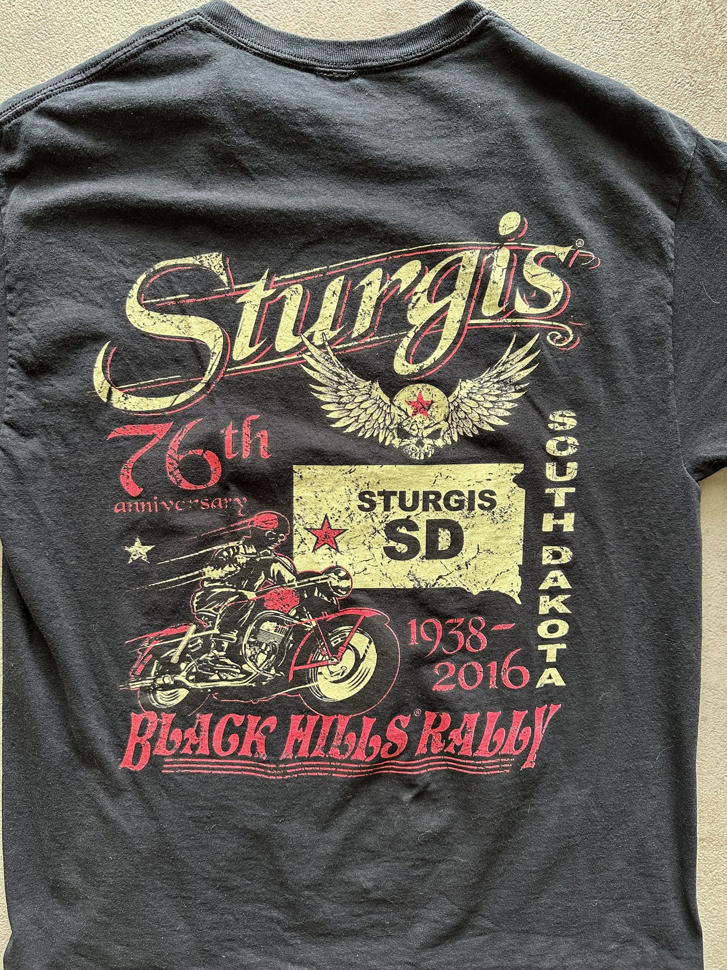VINTAGE STURGIS BLACK HILLS RALLY 2016 T-SHIRT - SMALL