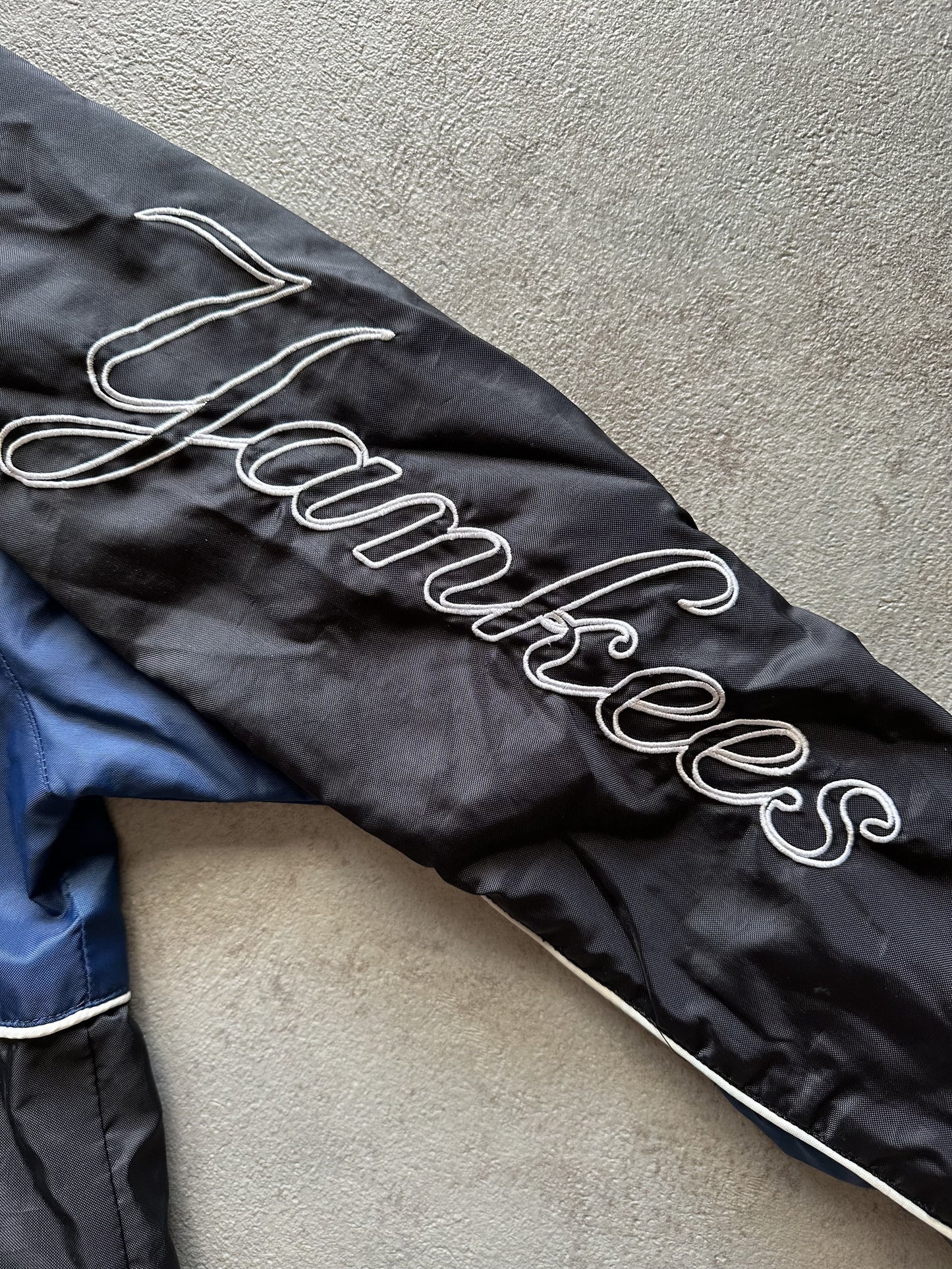VINTAGE NEW YORK YANKEES WINDBREAKER JACKET - LARGE