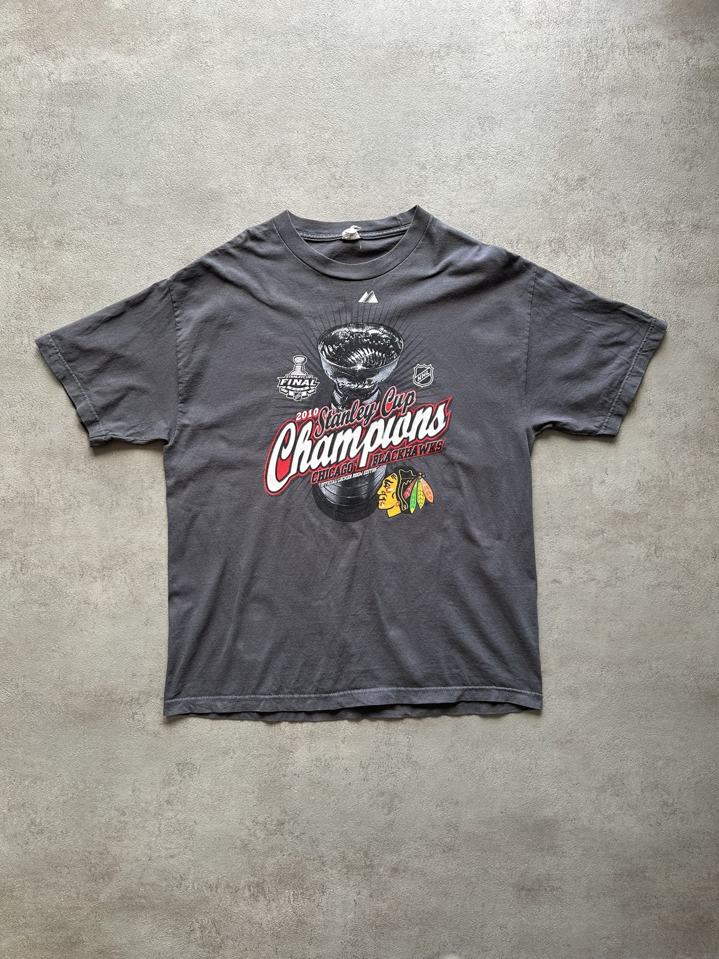VINTAGE CHICAGO BLACKHAWKS STANLEY CUP 2010 T-SHIRT - LARGE