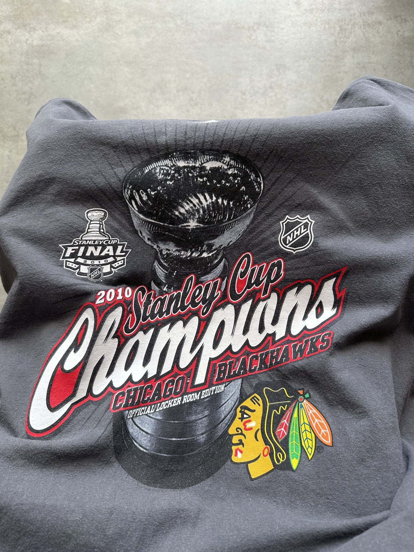 VINTAGE CHICAGO BLACKHAWKS STANLEY CUP 2010 T-SHIRT - LARGE