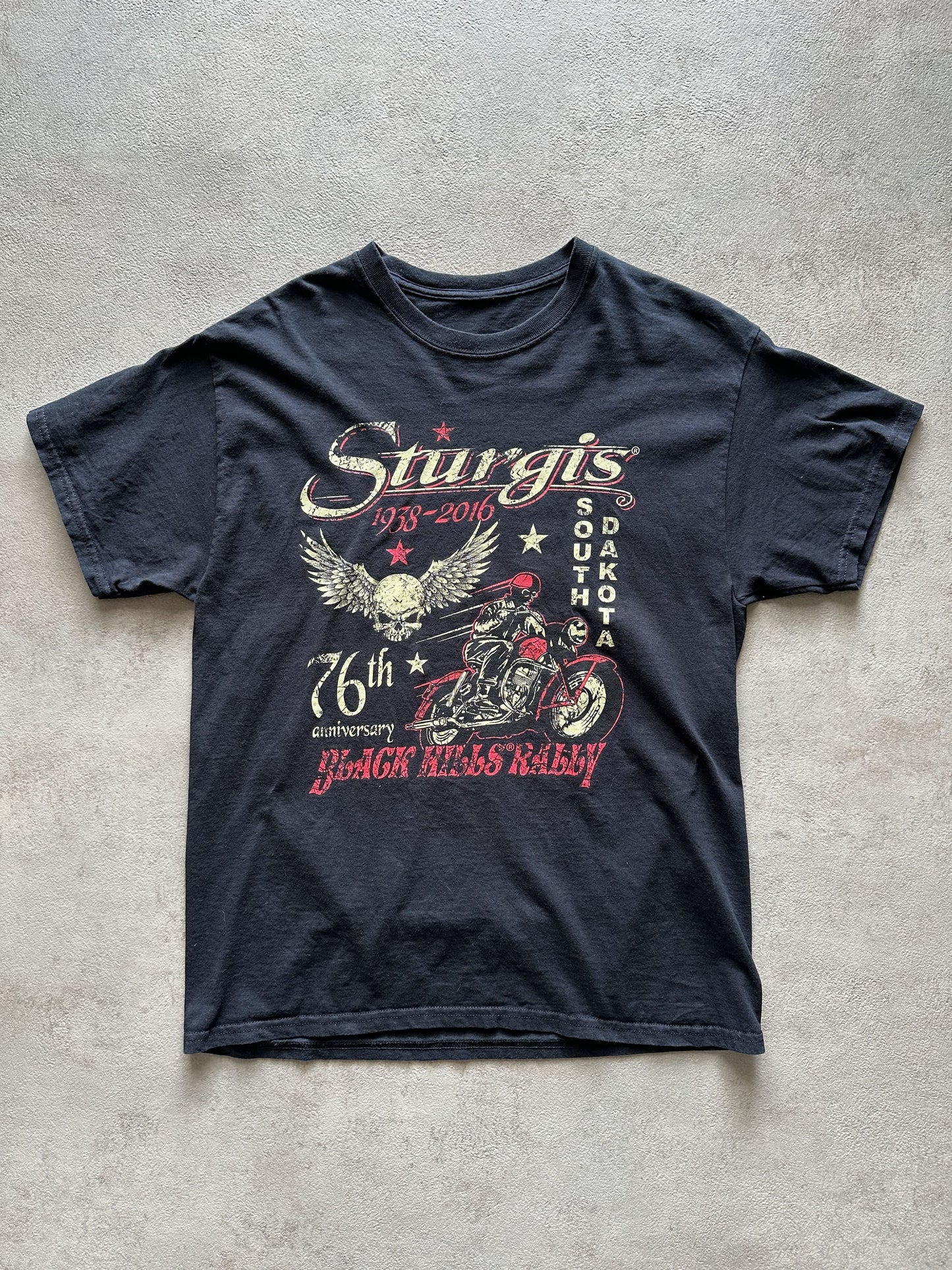 VINTAGE STURGIS BLACK HILLS RALLY 2016 T-SHIRT - SMALL