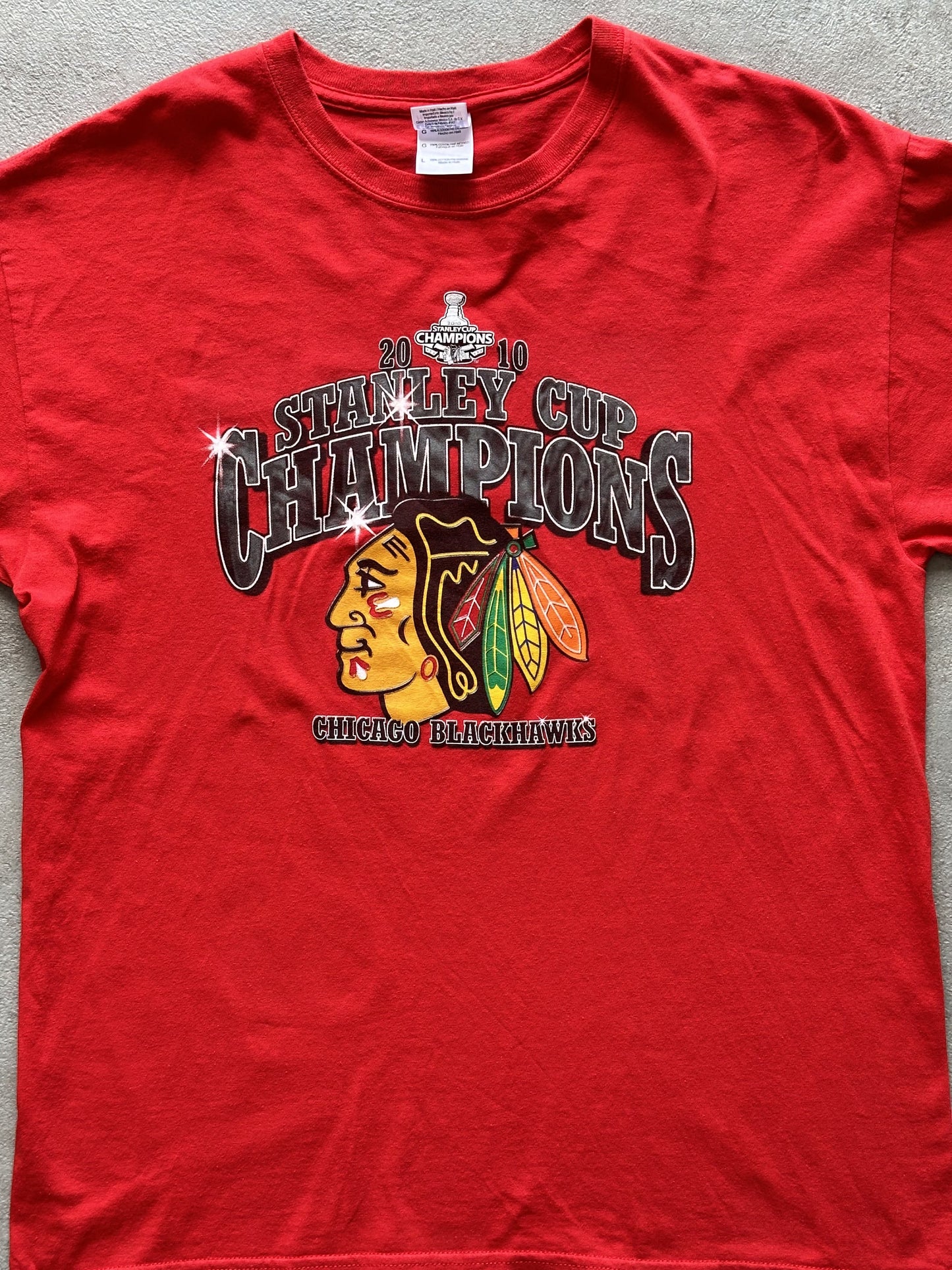 VINTAGE CHICAGO BLACKHAWKS STANLEY CUP 2010 T-SHIRT - MEDIUM