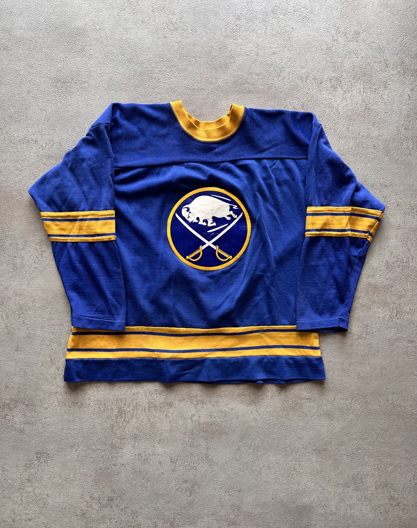 VINTAGE BUFFALO SABRES HOCKEY JERSEY - SMALL