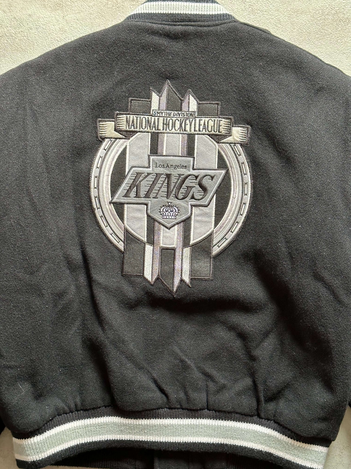 VINTAGE LOS ANGELES KINGS JACKET - MEDIUM