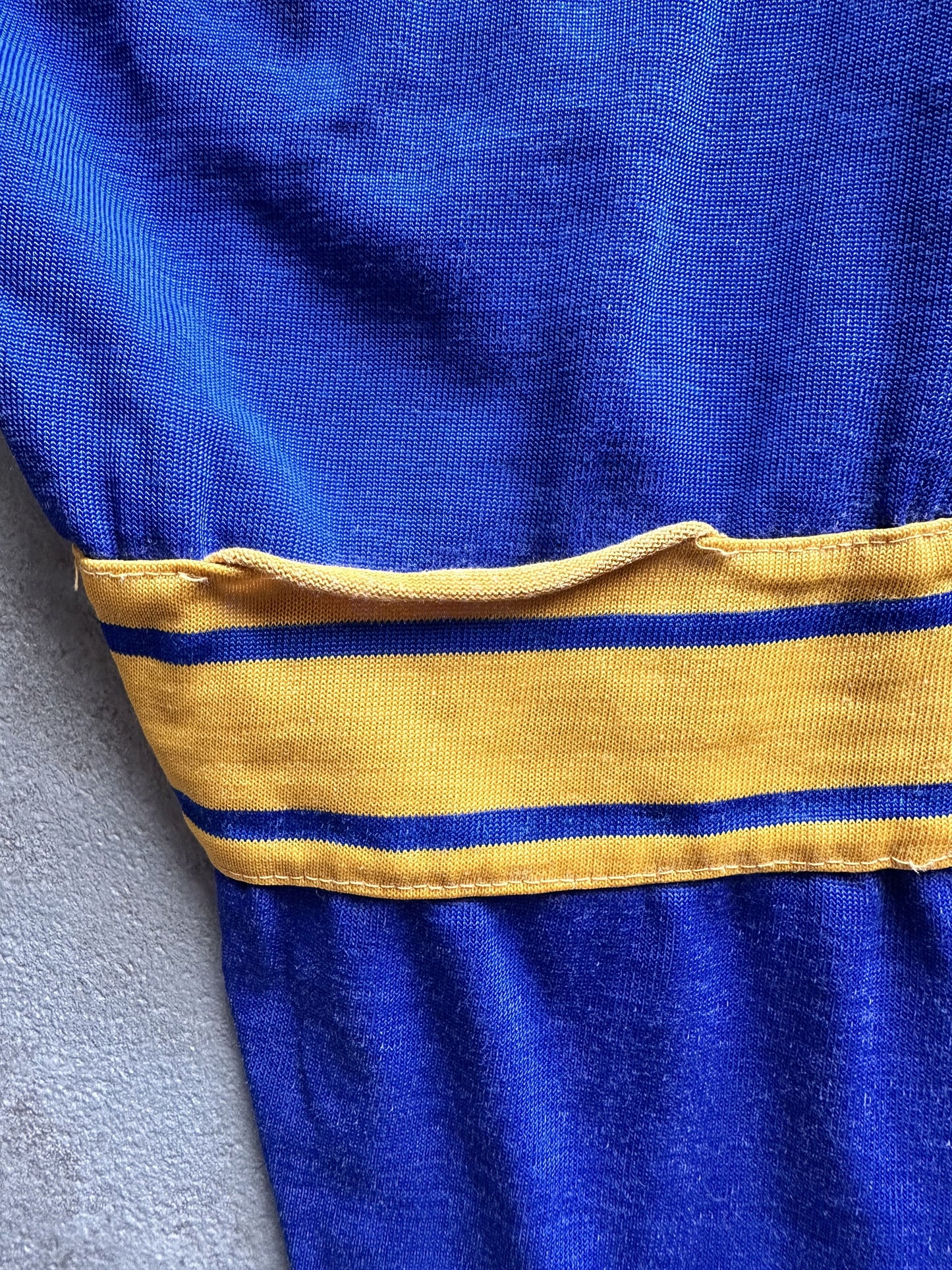 VINTAGE BUFFALO SABRES HOCKEY JERSEY - SMALL